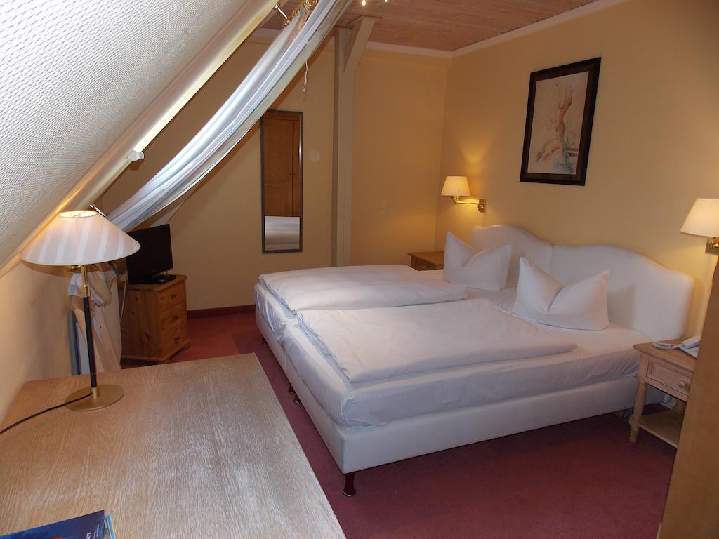 Gasthof Und Landhotel Zur Ausspanne Klipphausen Ruang foto