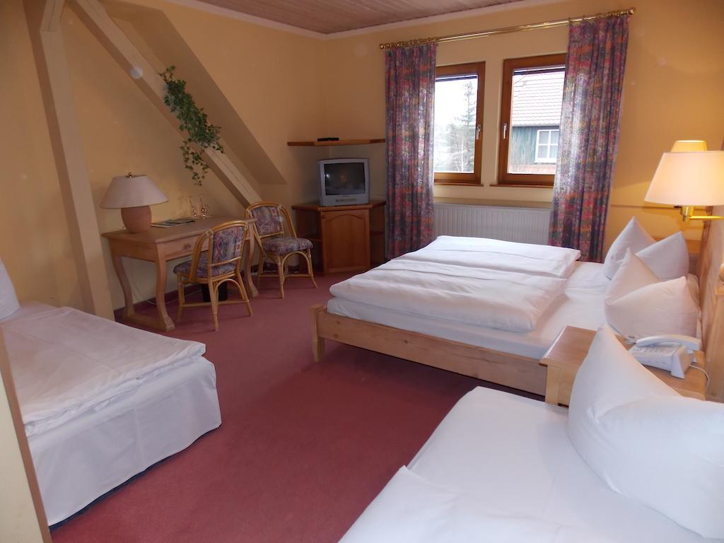 Gasthof Und Landhotel Zur Ausspanne Klipphausen Ruang foto
