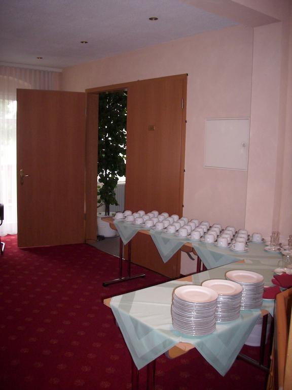 Gasthof Und Landhotel Zur Ausspanne Klipphausen Bagian luar foto
