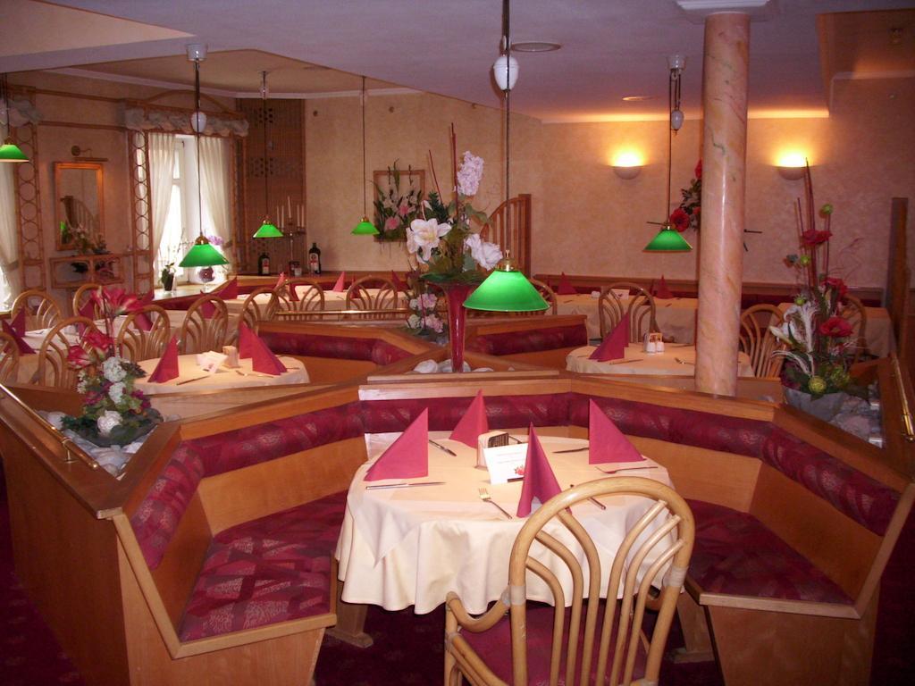 Gasthof Und Landhotel Zur Ausspanne Klipphausen Bagian luar foto