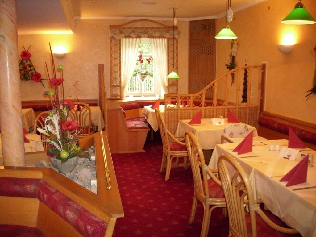 Gasthof Und Landhotel Zur Ausspanne Klipphausen Bagian luar foto